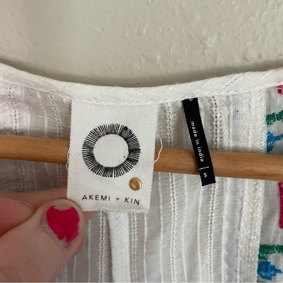 Anthropologie Akemi + Kin Embroidered Flowy Boho Top - Picture 7 of 9